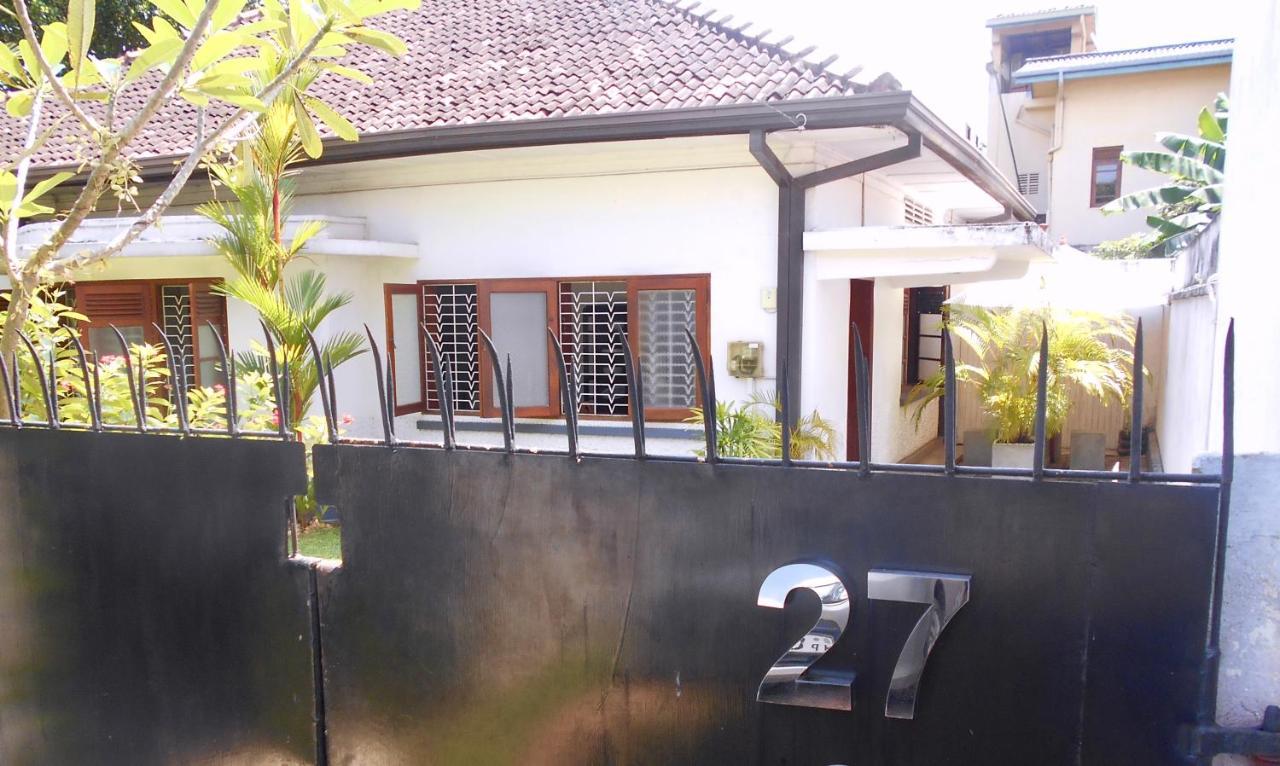 "27" Spathodea- Oasis In The City Colombo Exteriör bild